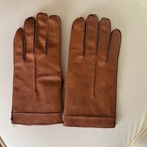 Leather hand sewn gloves with fur lining
